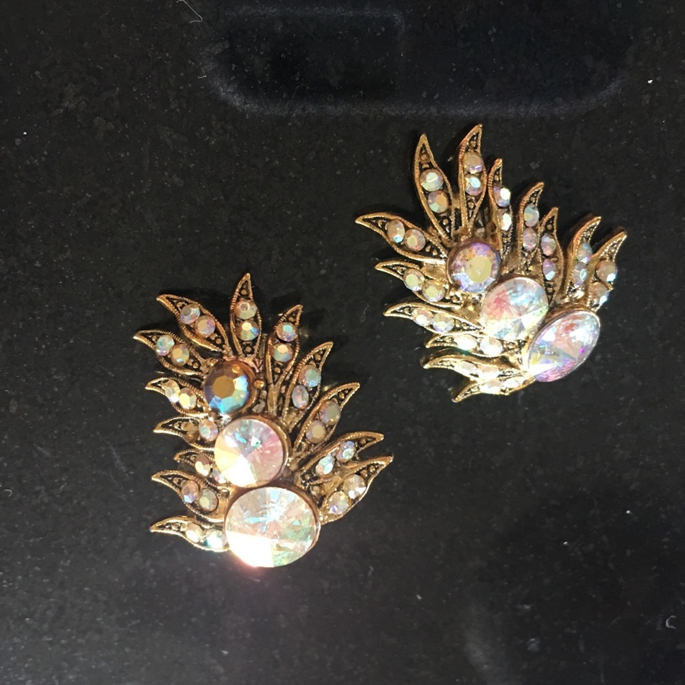 Opalescent & Gold clip-on Vintage earrings 1-1/8” x 1”.  Enchanting.